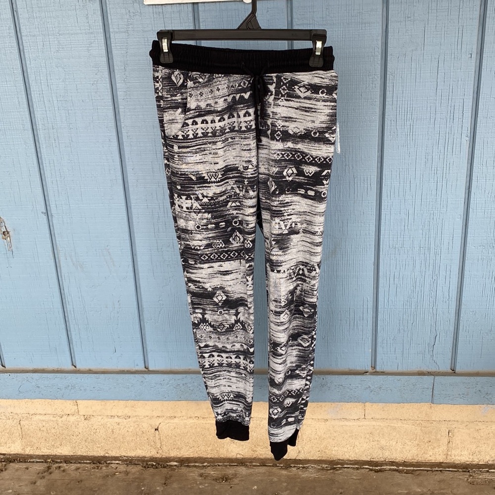 Full Tilt Gray and Black Legging Sweats - Picture 2 of 5